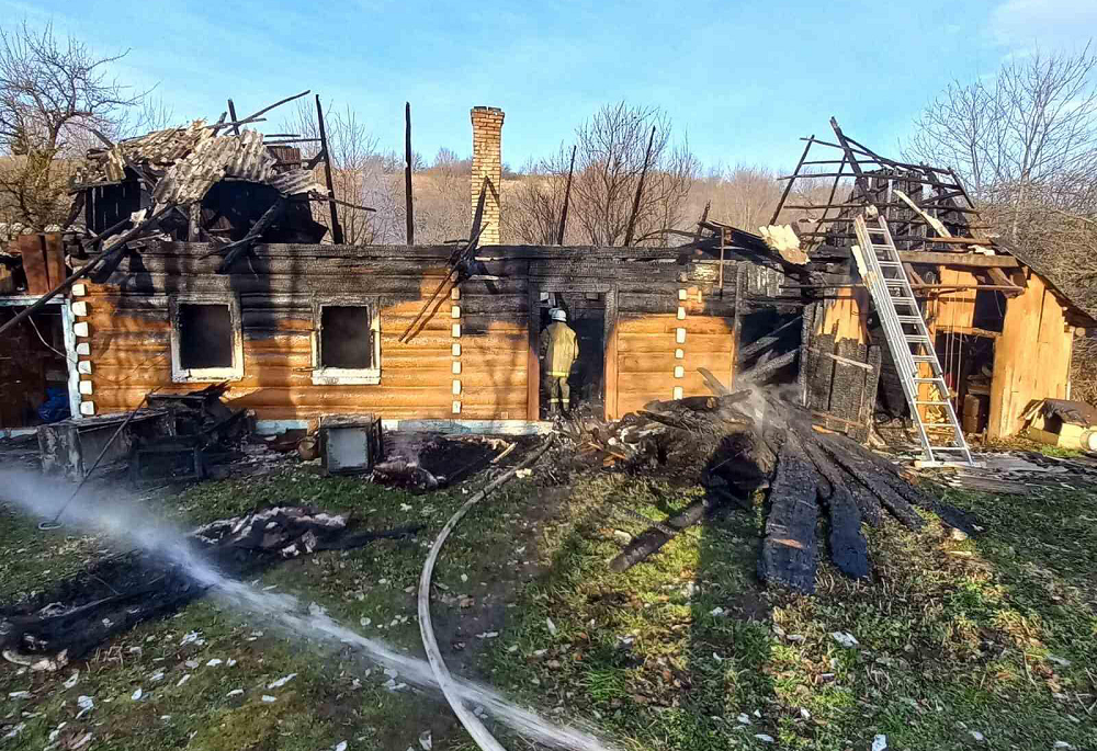 На Дрогобиччині згоріли два житлові будинки