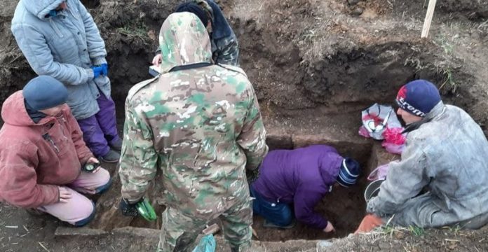 На Тернопільщині виявили давнє кам’яне поховання