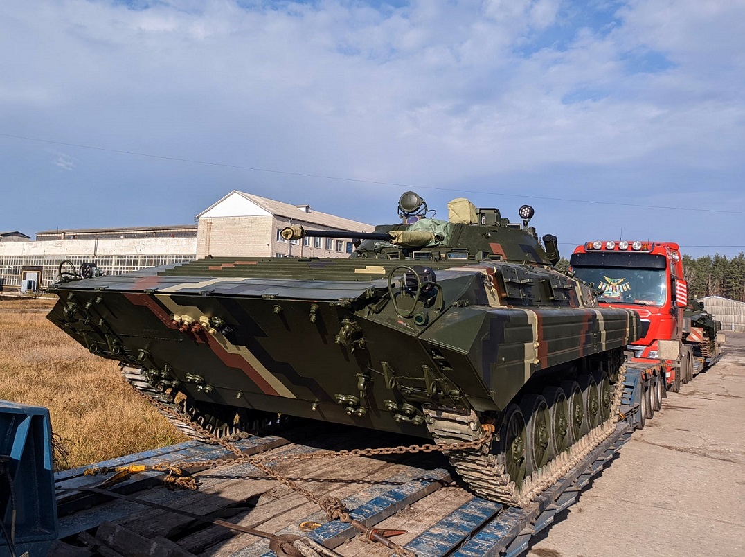 Львівський бронетанковий завод  передав армії партію модернізованих бойових машин