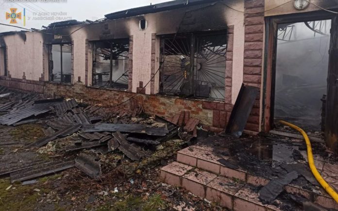 В Золочівському районі сталася пожежа в недіючому кафе