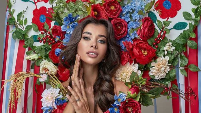«Міс Україна Всесвіт 2021» представила 15-кілограмове вбрання на фінал міжнародного конкурсу краси