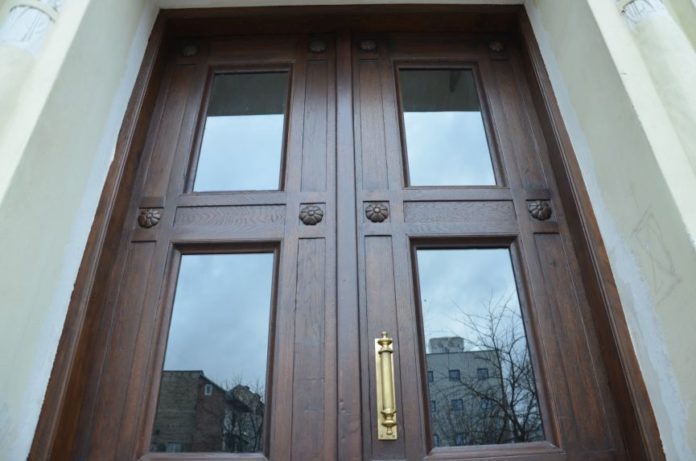 Як реставратори за кілька місяців відновили браму епохи модернізму у Львові (фото) Як реставратори за кілька місяців відновили браму епохи модернізму у Львові (фото)