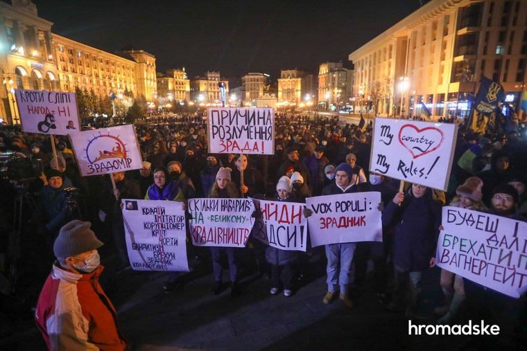 Чому люди вийшли на Майдан Незалежності першого грудня