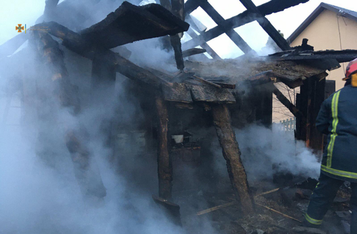 На Яворівщині вогнеборці врятували від знищення вогнем 2 будівлі