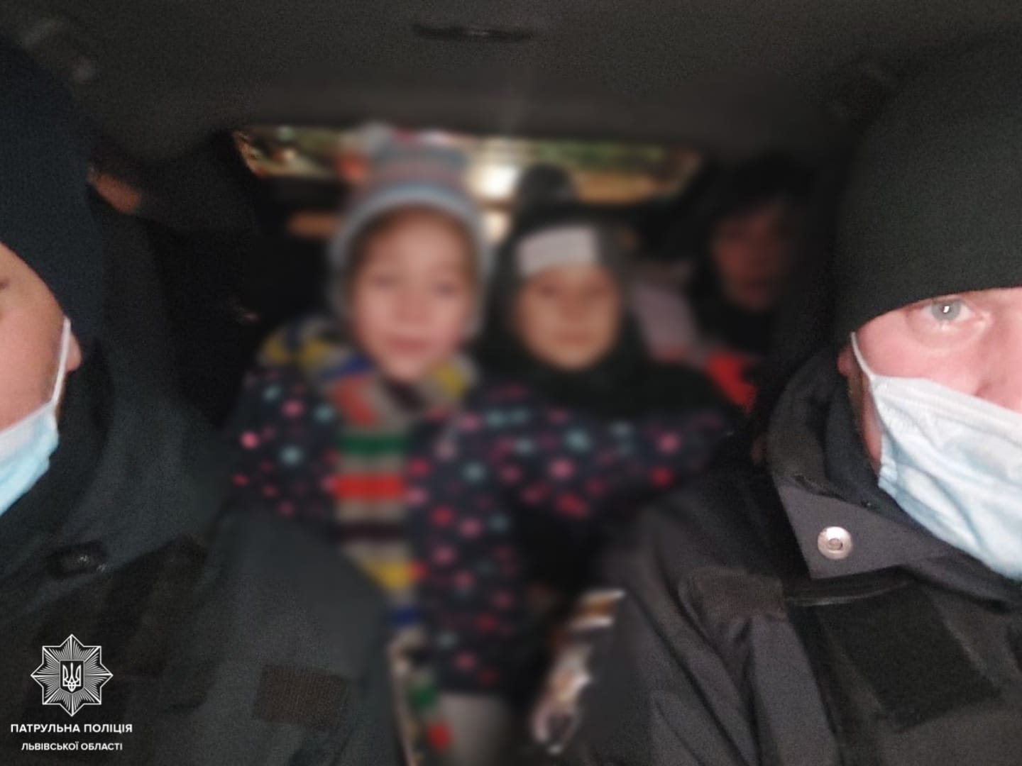Львівські патрульні забрали від п'яних батьків 5 малолітніх дітей