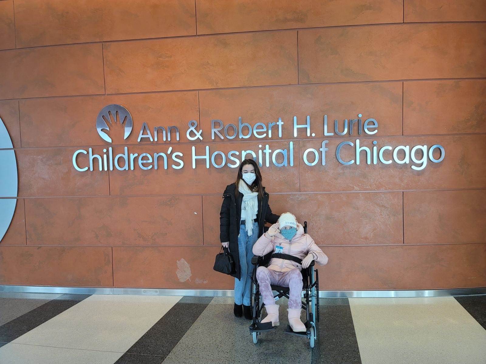 Дівчинку з онкологією з львівської лікарні вивезли до США на лікування
