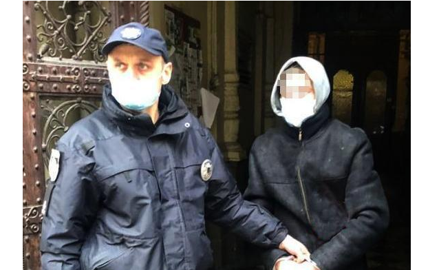 Поліцейські затримали зловмисника, який пограбував АЗС у Львові 