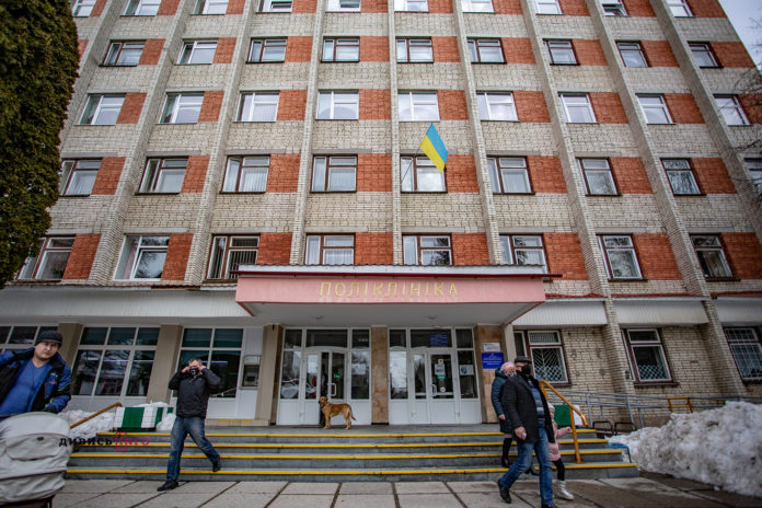 До лікарень з коронавірусом потрапили ще більше ста хворих на Львівщині
