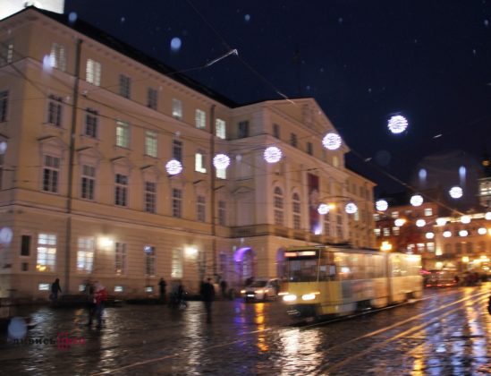 На свята центр Львова закриють для руху транспорту