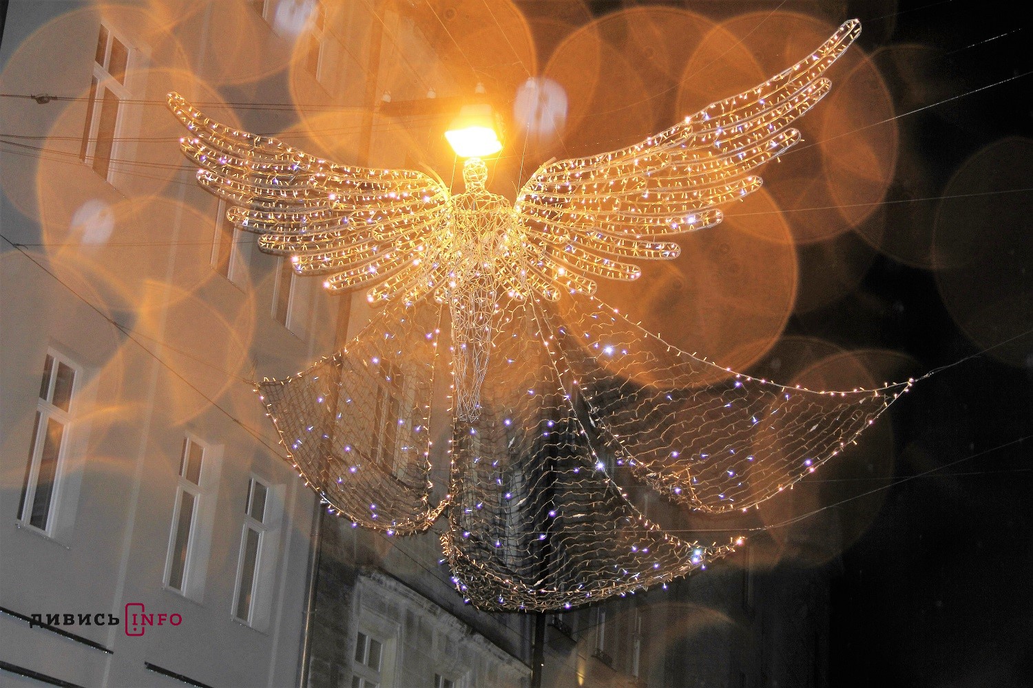 Різдво у Львові: який вигляд має святкове місто (фоторепортаж)