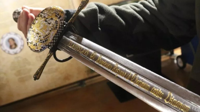 В Україну привезуть меч гетьмана Сагайдачного