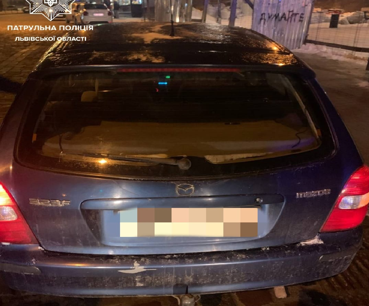 У Львові вилучили автомобіль, який їздив на фальшивих номерах