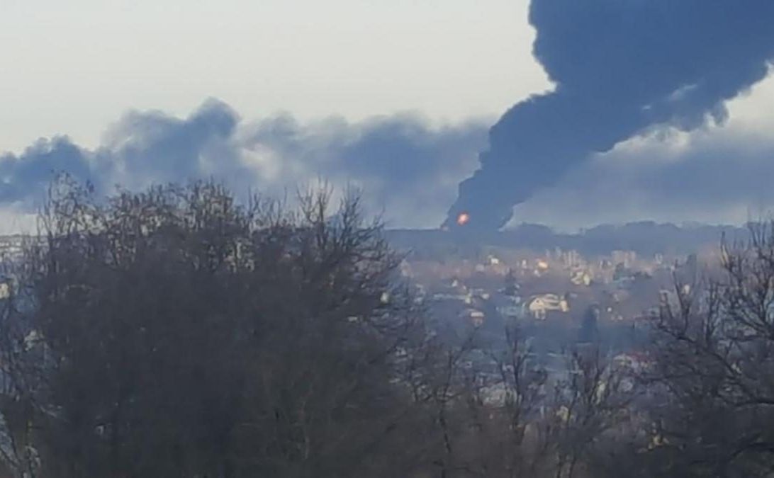 Вісім ворожих ракет повністю знищили аеропорт у Василькові