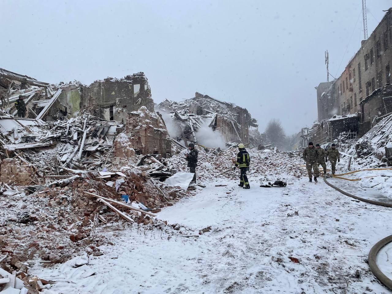 Росіяни скинули бомби на військове містечко у Харкові, є загиблі