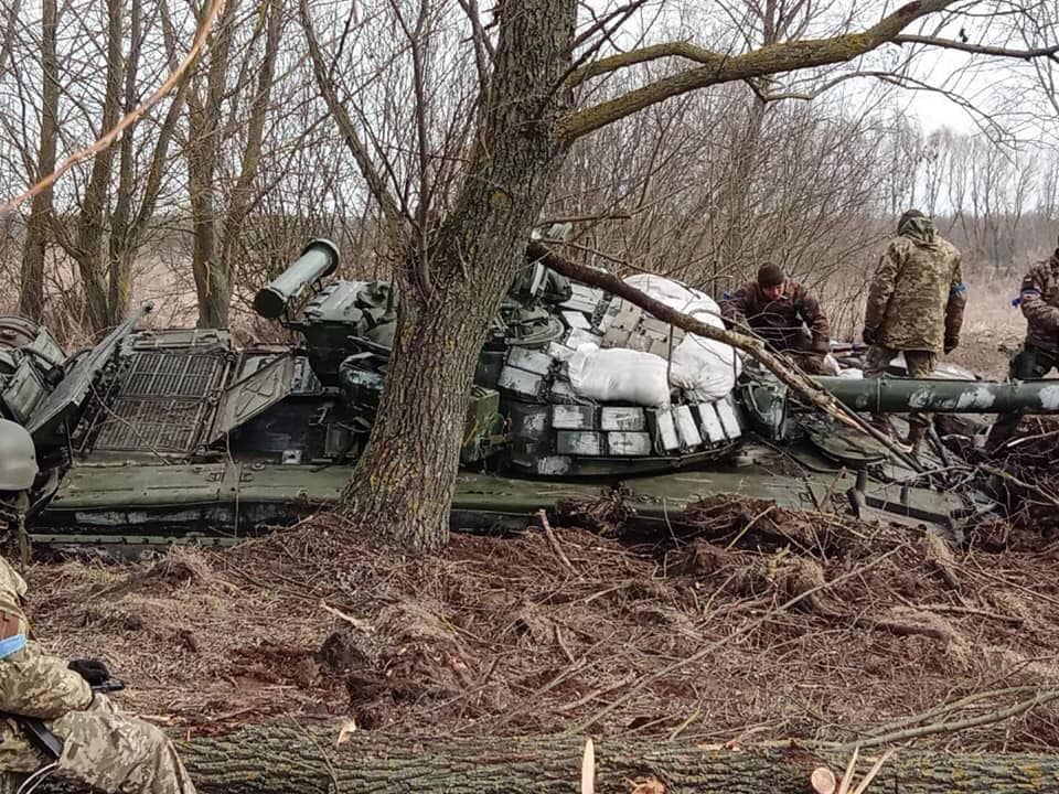 Неподалік українського кордону, у Білорусі, окупанти ремонтують свою техніку