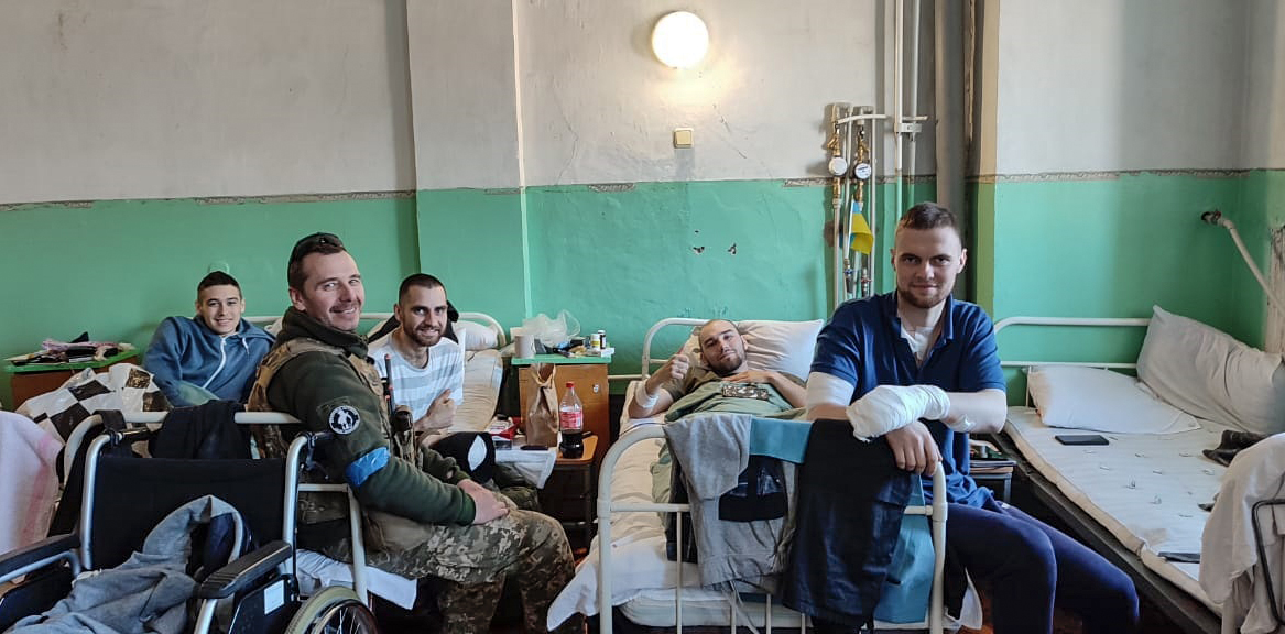 Госпиталь в донецке для раненых. Военный госпиталь раненные. Раненый солдат в госпитале. Раненые на Украине в госпитале.