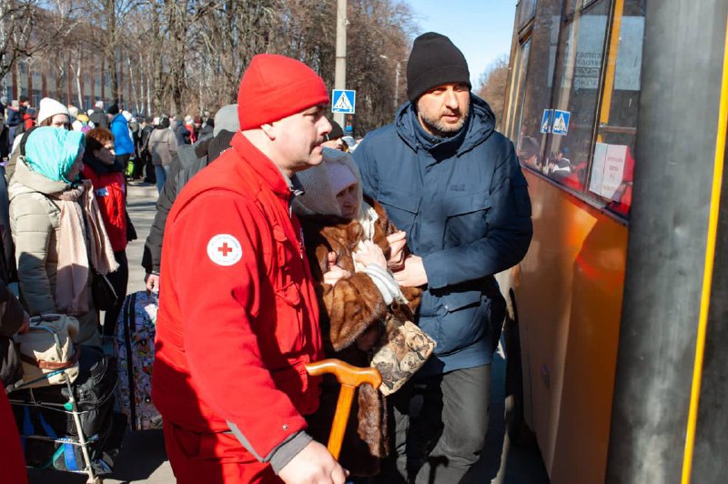 Сьогодні вдалось евакуювати майже півтори тисячі українців