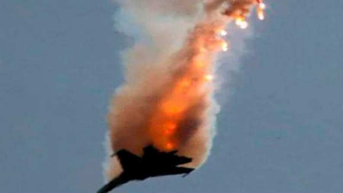 Сбит второй самолет. Сбит Су-24 военно-воздушных сил Украины. Самолет Су-25 ВВС Украины сбит.