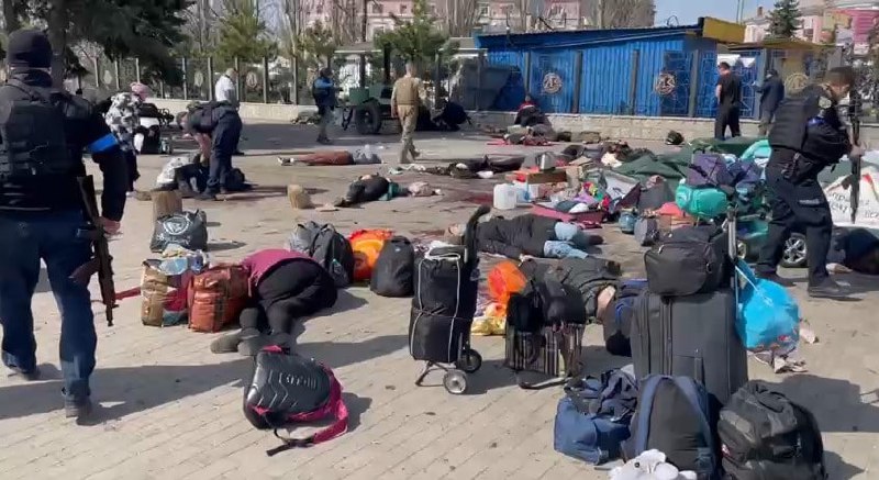 росіяни обстріляли вокзал у Краматорську, де перебували тисячі людей