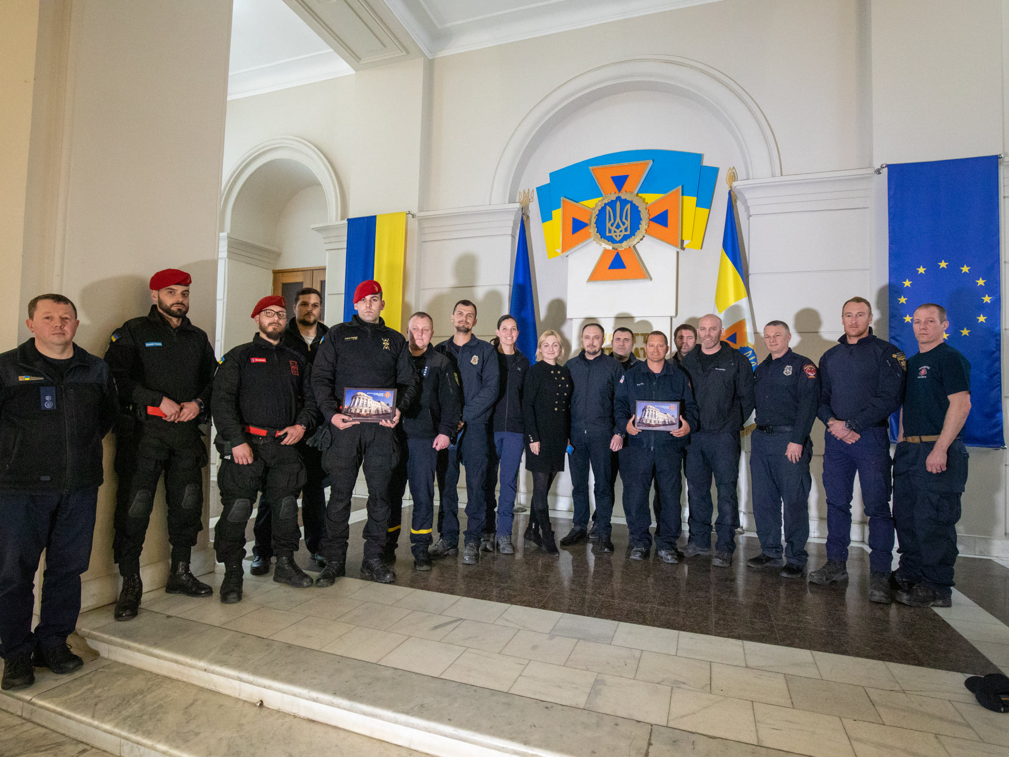 Міжнародні рятувальники-волонтери прибули до України
