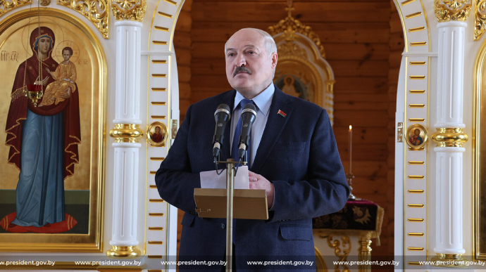 Лукашенко, який допомагає бомбити Україну, закликав сусідів "жити дружно"