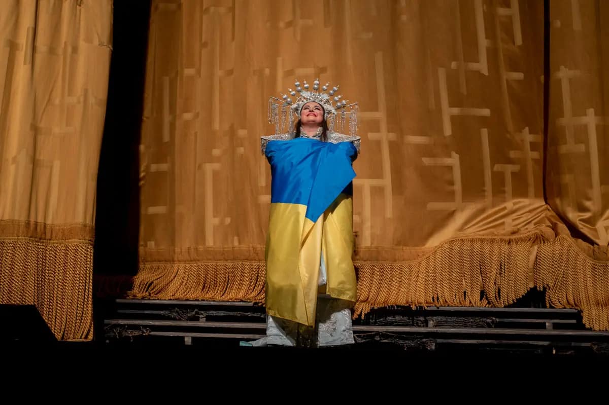 Метрополітен-опера відмовилась працювати з російською співачкою