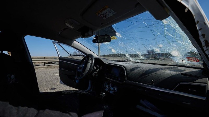 На Херсонщині росіяни обстріляли близько сто цивільних авто: є загиблі