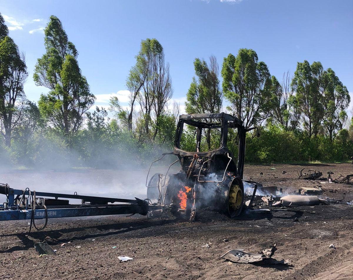 На Харківщині окупанти розстріляли трактор, який працював у полі