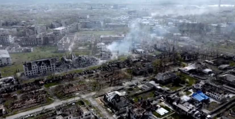 Рубіжне розділило долю Маріуполя: який вигляд має зруйноване окупантами місто (фото) - 3
