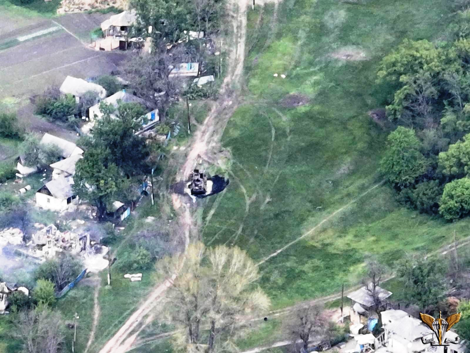 Десантники показали, як нищать ворожі ББМ разом з екіпажем (фото) - 4