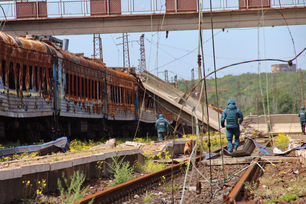 окупанти почали ремонтувати залізницю поблизу Маріуполя, щоб вивезти залишки зерна