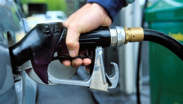 Ціни на бензин й дизель відпустили