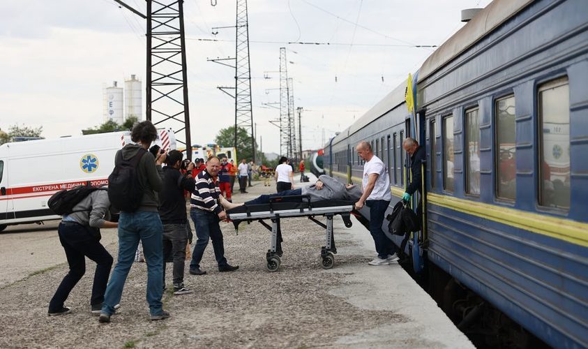До львівських лікарень евакуювали поранених військових