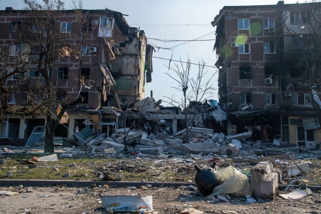 Президент показав як виглядає Маріуполь під окупацією (фото) - 4