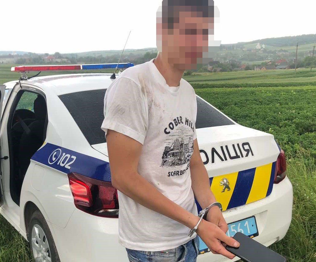 На Львівщині юнак побив і пограбував інспекторку ЦНАПу