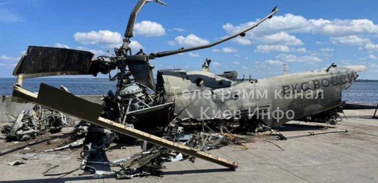 З дна Київського моря дістали вертоліт рф: екіпаж з'їли риби