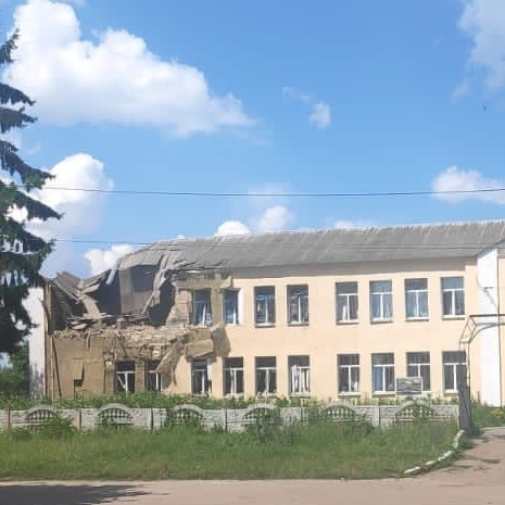 Окупанти обстріляли школу на Сумщині із території рф