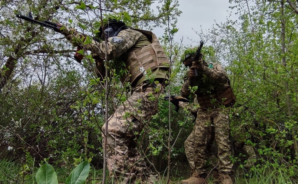Українські захисники знищили два ворожі склади боєприпасів на Півдні