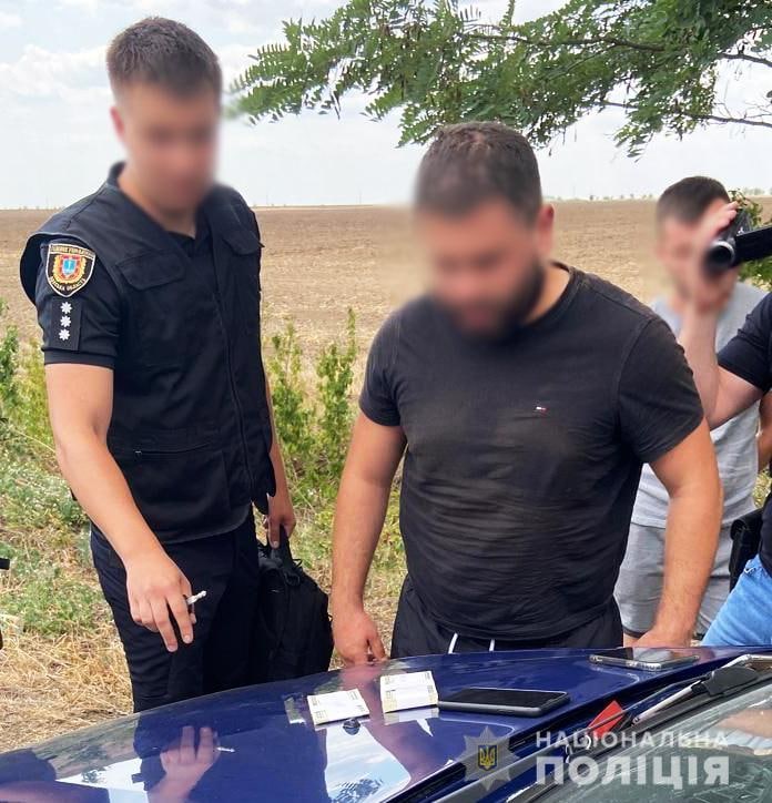 12  тисяч доларів, щоб «відкосити» від армії: на Одещині викрили зловмисників (фото) - 3