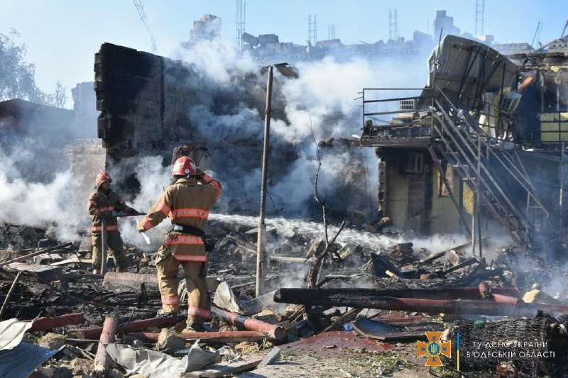 Рятувальники показали фото наслідків обстрілу Одещини