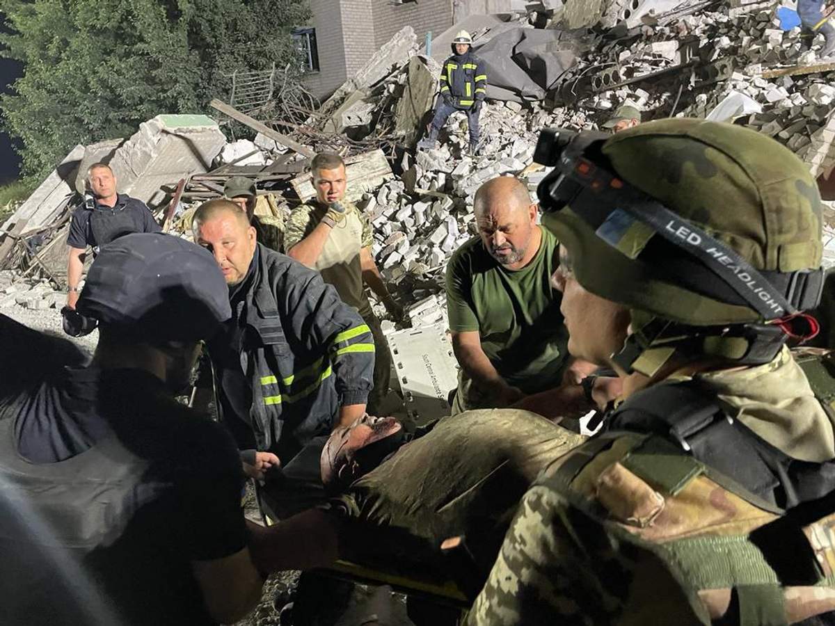 росіяни вдарили по будинку під Бахмутом: є загиблі, десятки людей – під завалами - 2