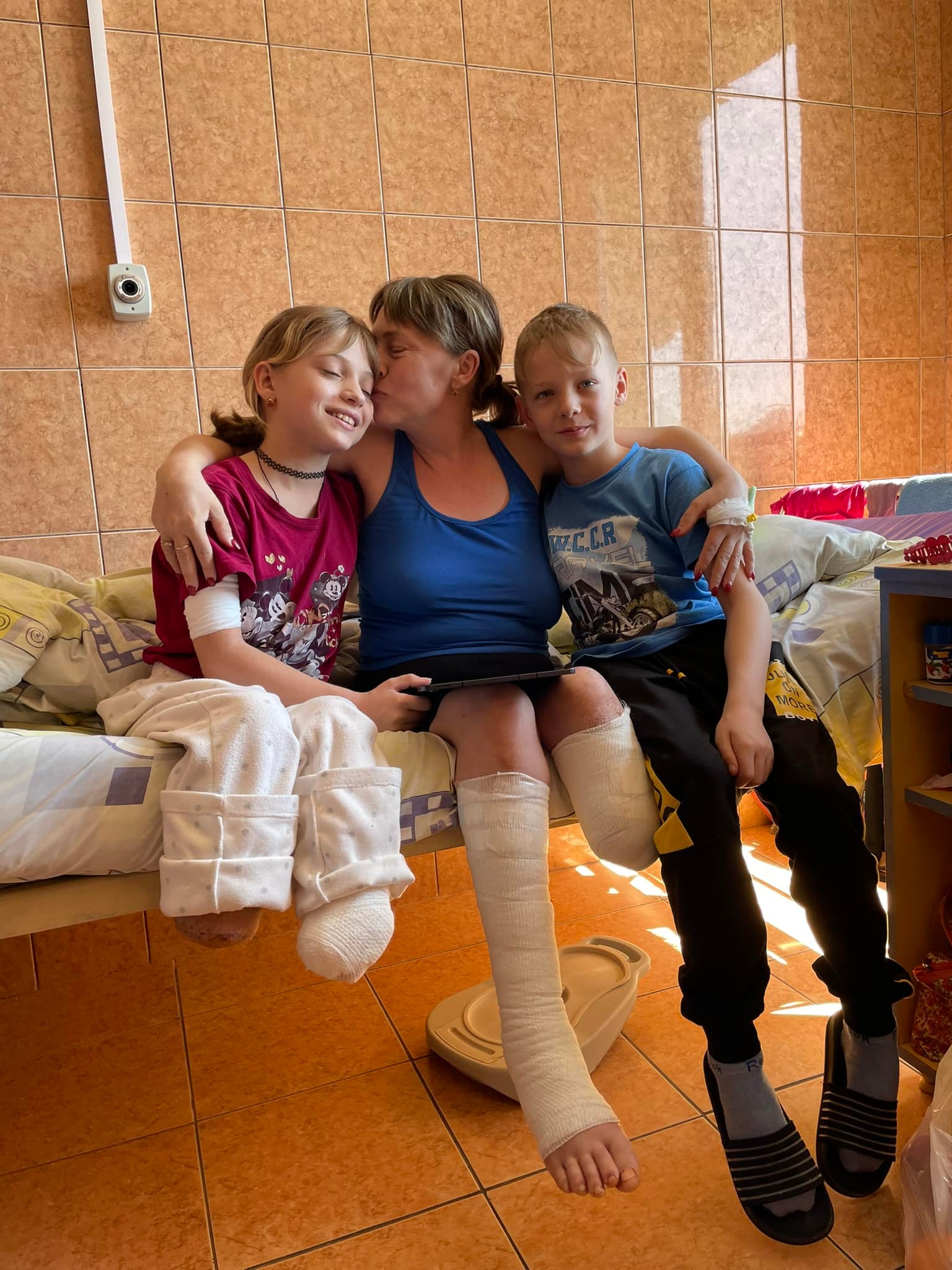 Сім'я, яка постраждала на вокзалі Краматорська, вчиться заново ходити у США (фото)