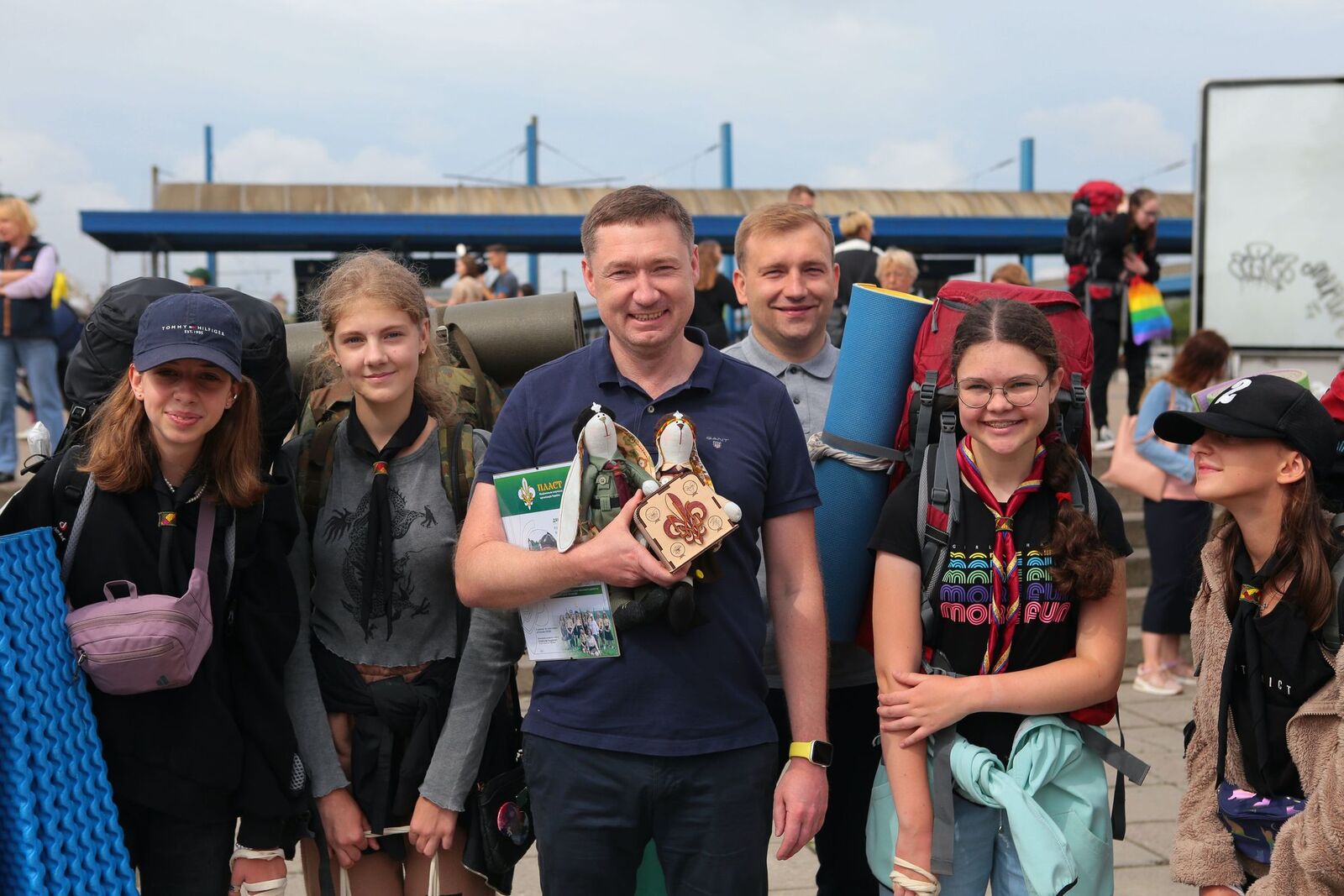 Зі Львова до літнього табору у Польщі вирушили 300 юних пластунів
