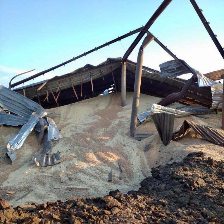росіяни масово обстріляли Запорізьку область: зруйновано зерносховище та склади агрофірми