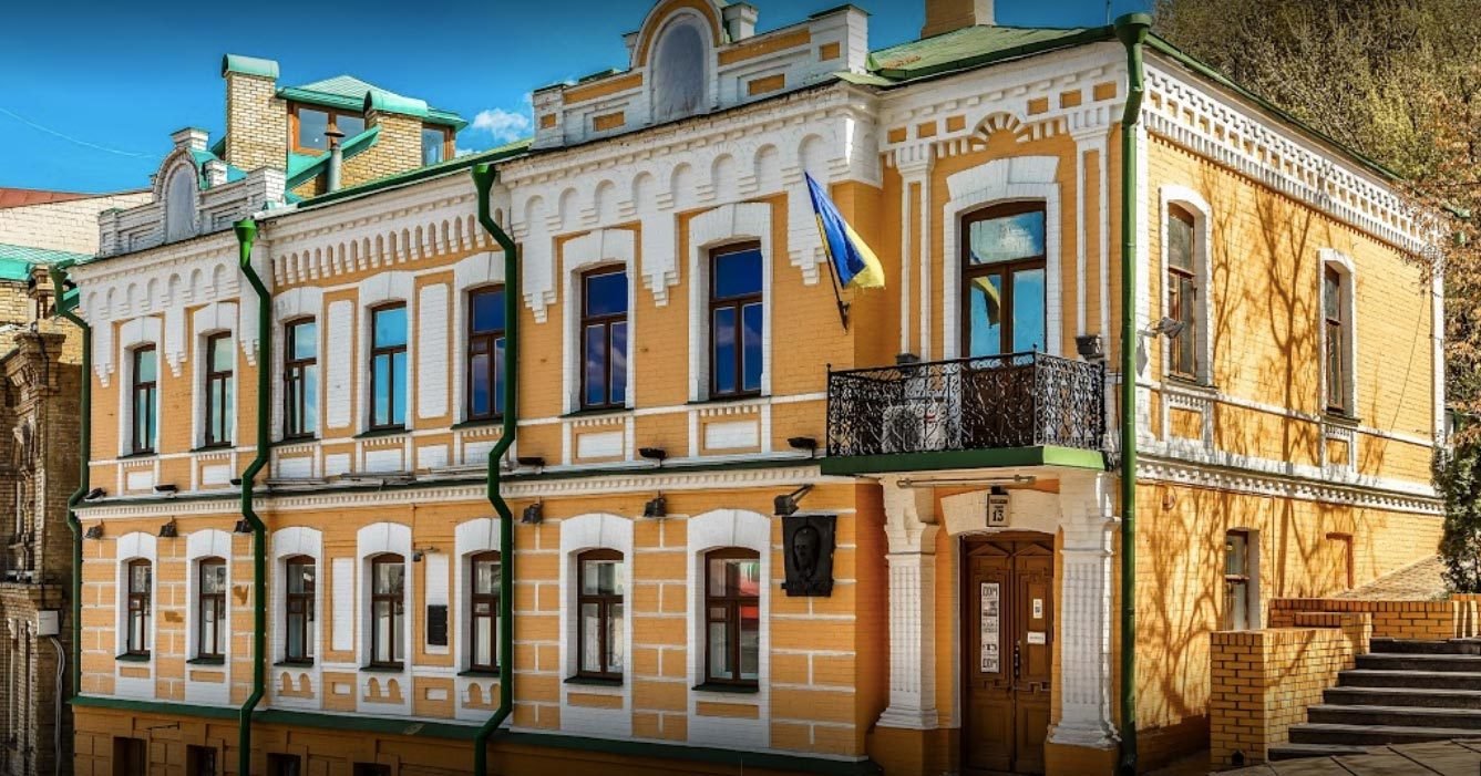 Міністр культури України не розуміє, чому письменники вимагають закрити музей Булгакова у Києві