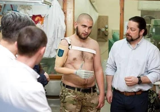 У лікарні від поранень помер воїн, якому 2014 року окупанти відрубали руку за татуювання тризуба