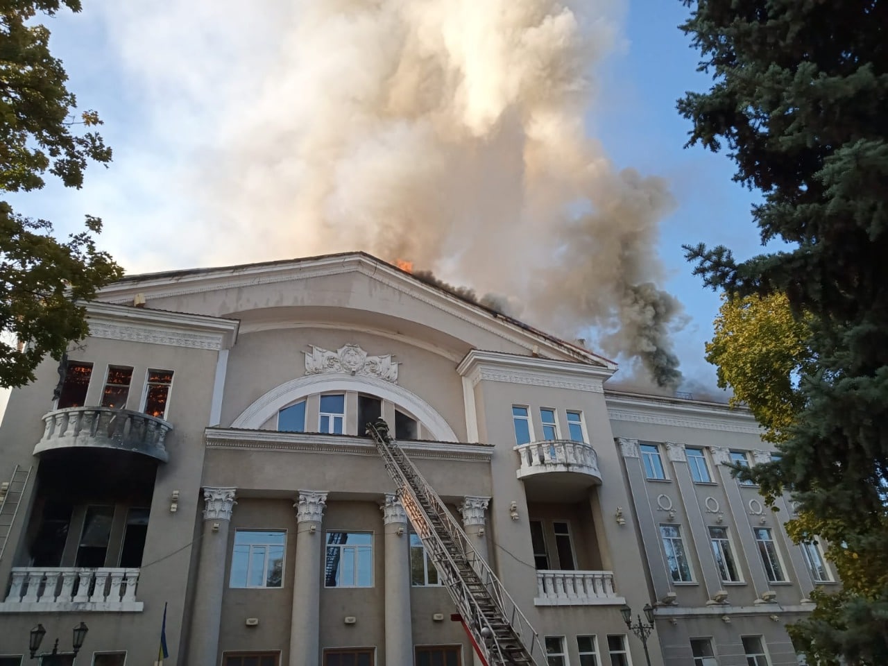 Окупанти б'ють по багатьох містах Донеччини, є значні руйнування (фото) - 2