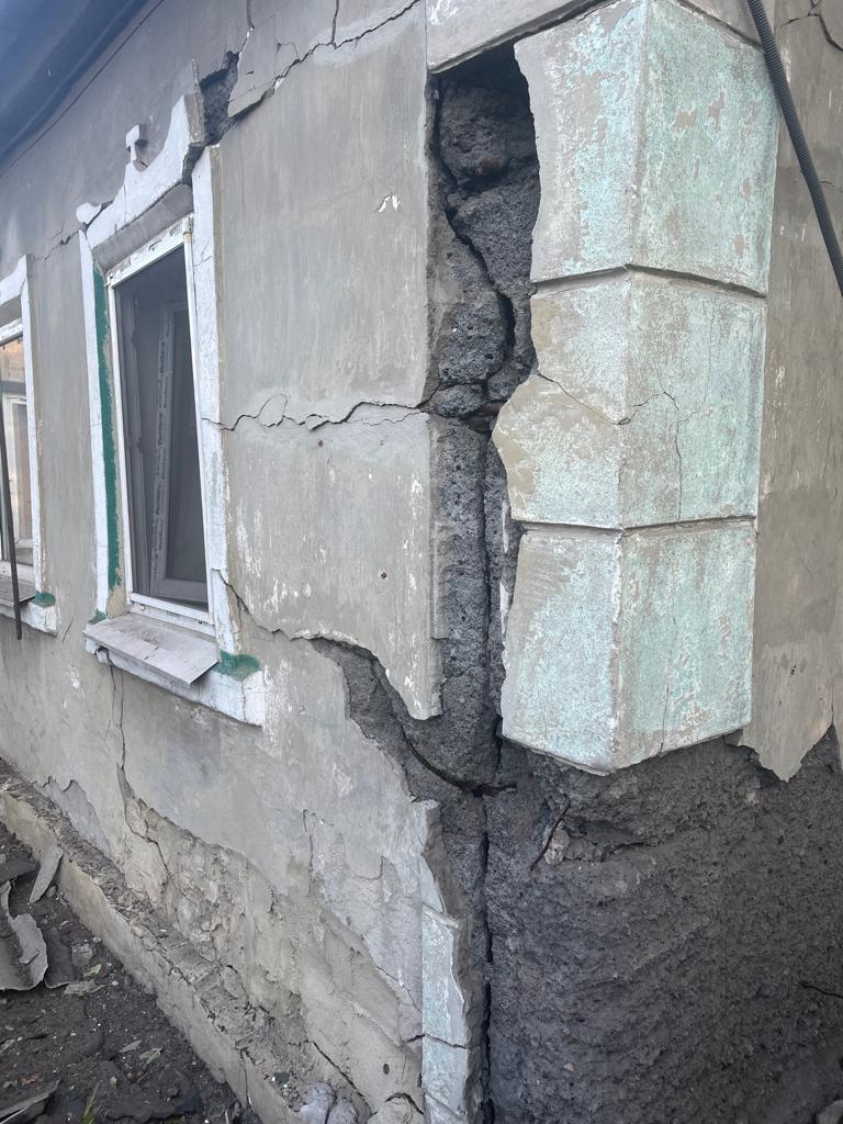 Окупанти б'ють по багатьох містах Донеччини, є значні руйнування (фото) - 3