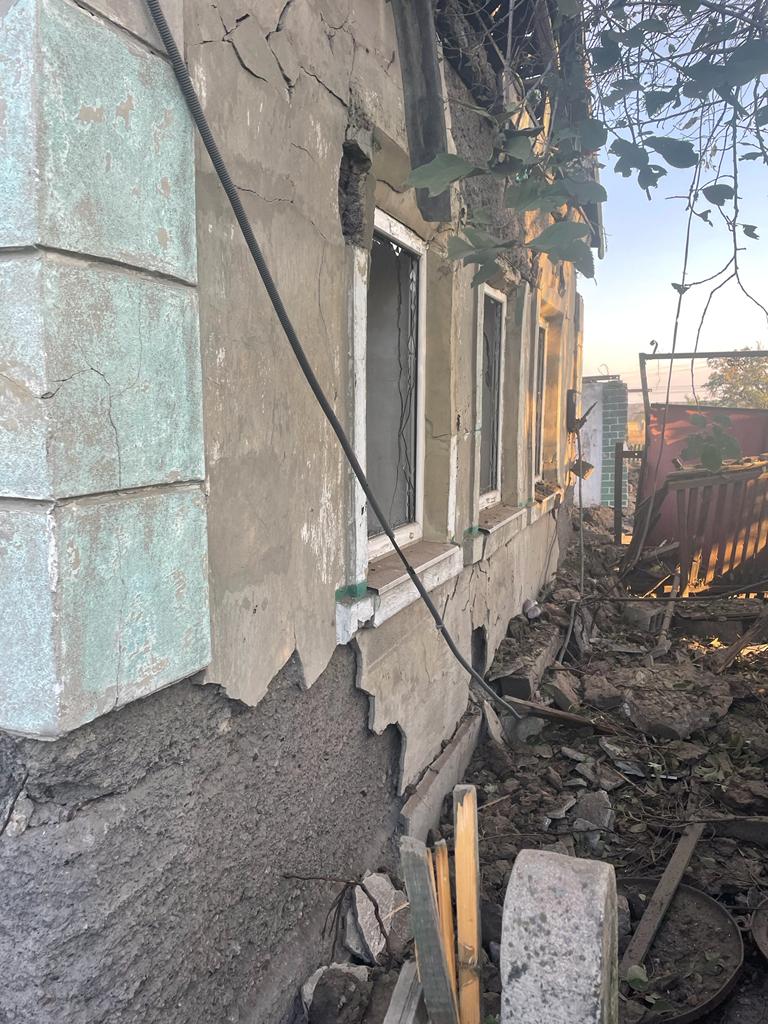 Окупанти б'ють по багатьох містах Донеччини, є значні руйнування (фото) - 4