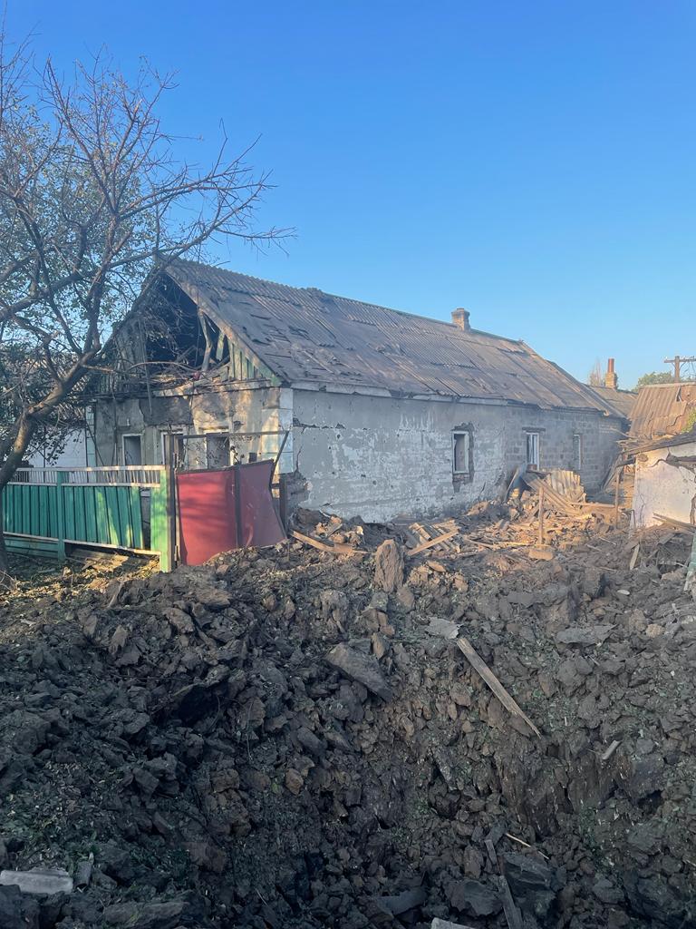 Окупанти б'ють по багатьох містах Донеччини, є значні руйнування (фото) - 6